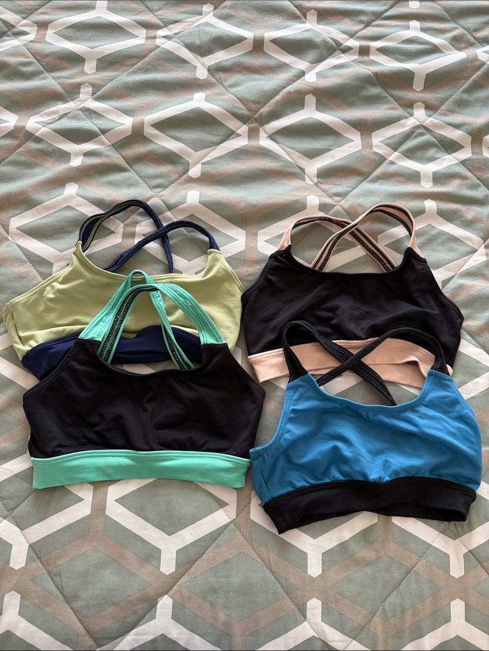 Lot of 4 Old Navy Girls Crossback Sports Bras in Black, Mint,Peach &Blue Size M1